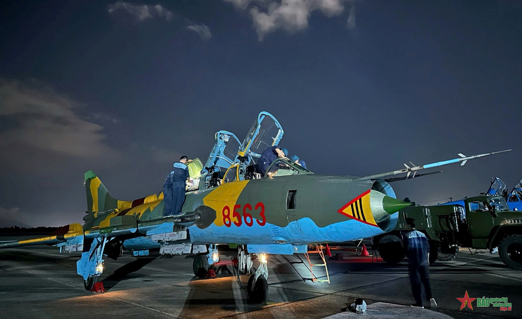 Trung đoàn 929 tổ chức thành công ban bay đêm đầu tiên trên sân bay mới